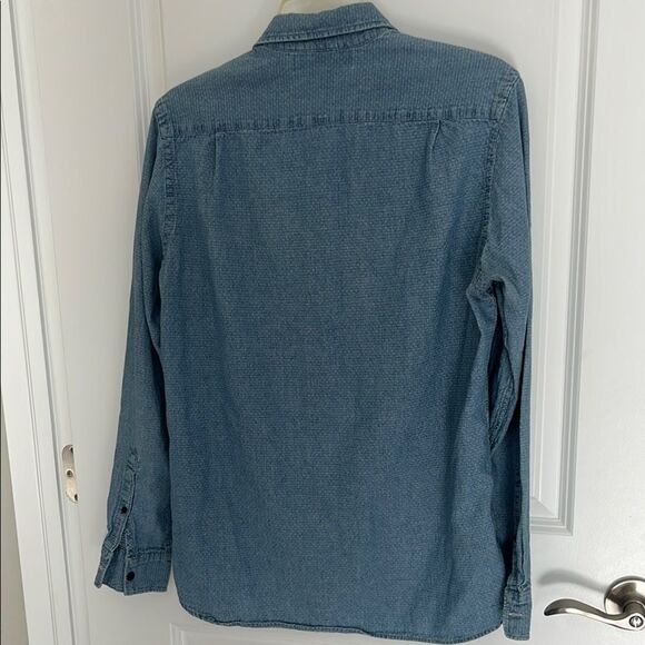 L.O.G.G Blue Denim Polka Dot Button-Up Shirt. SZ S Front Pocket Comfort & Style - Picture 6 of 9